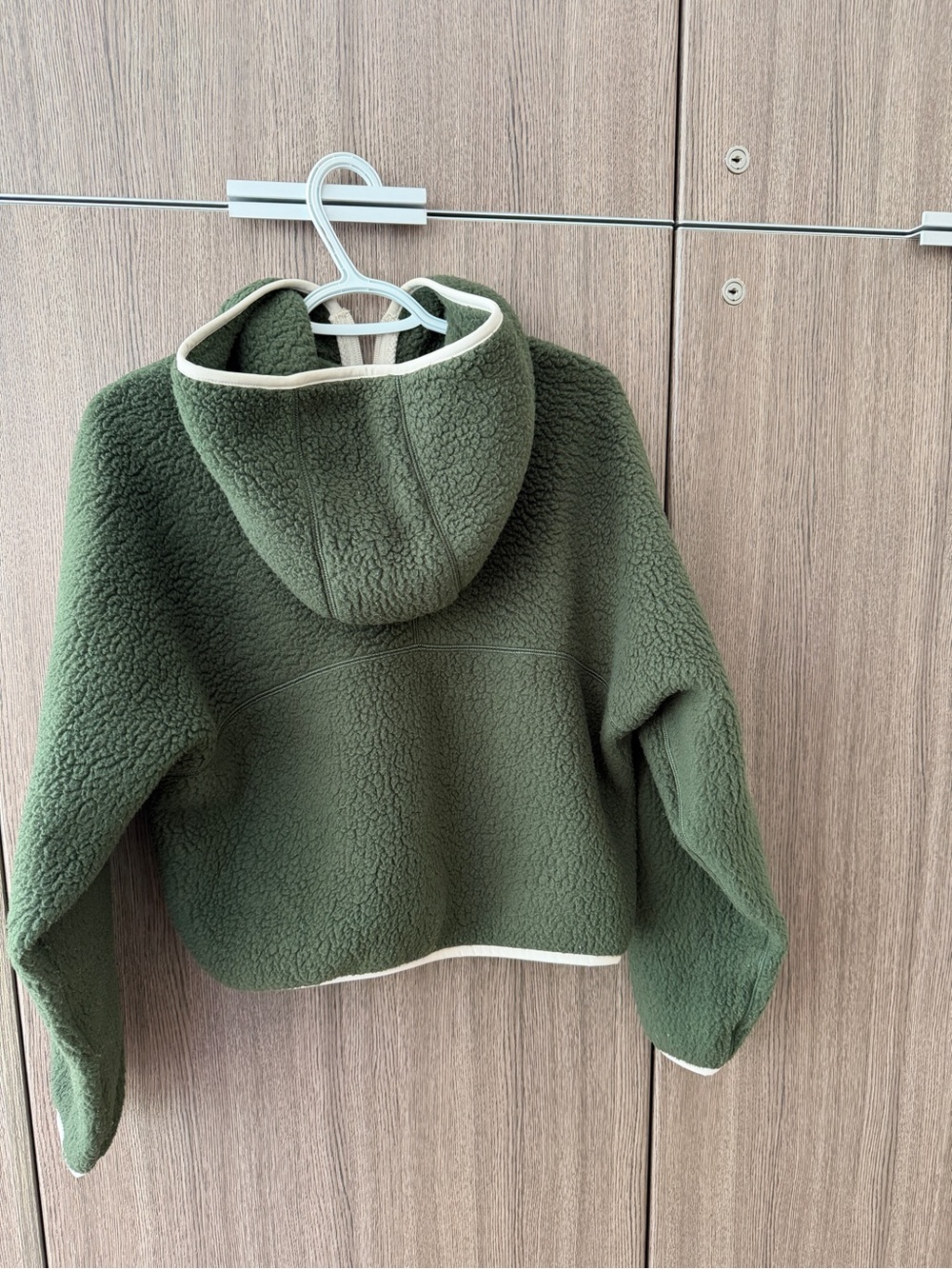 Aritzia polartec thermal pro peak zip hoodieGreen Sherpa Hooded Zip Jacket - Picture 4 of 4